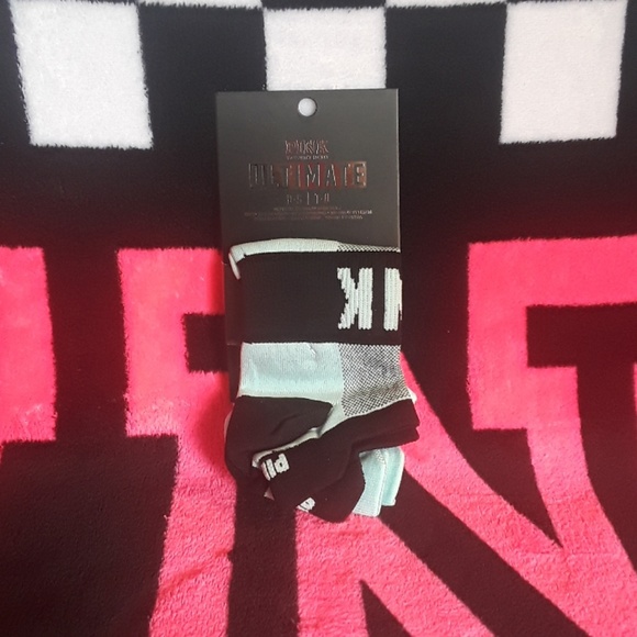 NWT 2 Pair of No Show Pink Socks - Picture 1 of 2